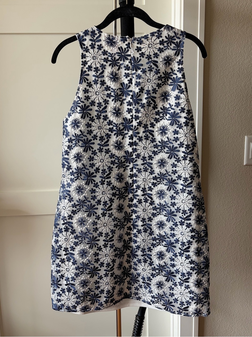 Alya Blue White Embroidered Floral Dress Medium Sleeveless Shift - Picture 2 of 4